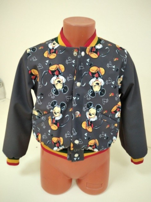 Куртка-бомбер с трикотажными манжетами на кнопках